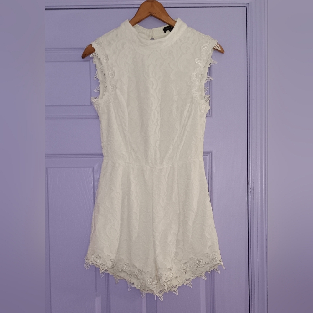 💋HP! Entry | Spring Sleeveless Delicate Lace Open Back Romper Small